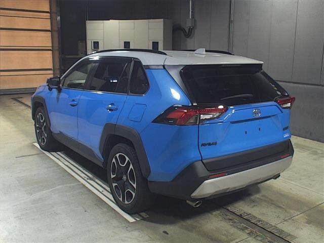 Import and buy TOYOTA RAV4 2019 from Japan to Nairobi, Kenya