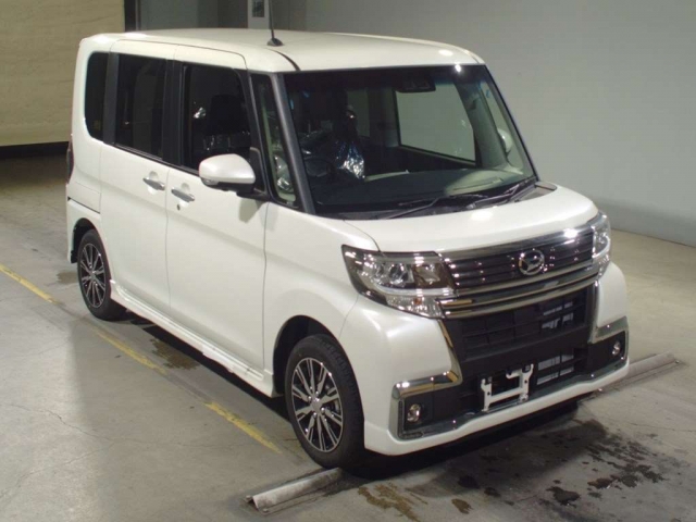 Import and buy DAIHATSU TANTO 2018 from Japan to Nairobi, Kenya