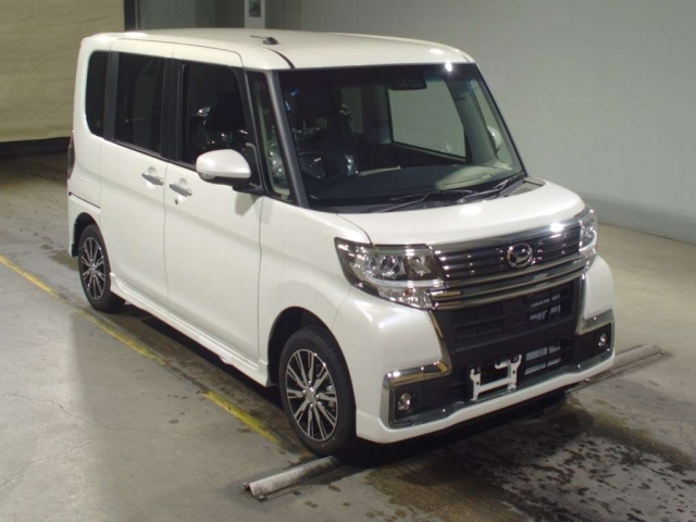 Import and buy DAIHATSU TANTO 2018 from Japan to Nairobi, Kenya