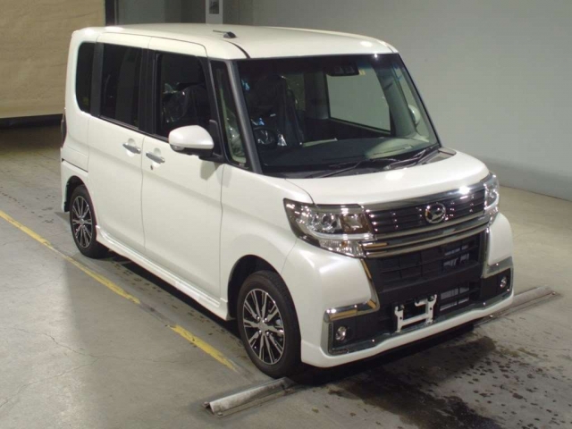 Import and buy DAIHATSU TANTO 2018 from Japan to Nairobi, Kenya