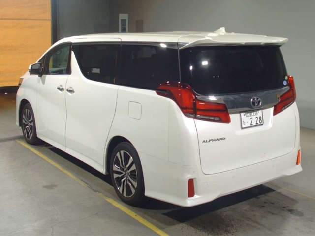 Import and buy TOYOTA ALPHARD 2018 from Japan to Nairobi, Kenya