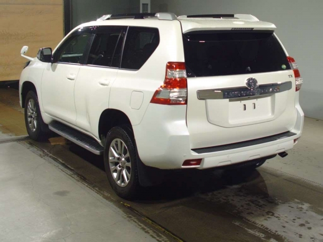 Import and buy TOYOTA LAND CRUISER PRADO 2017 from Japan to Nairobi, Kenya