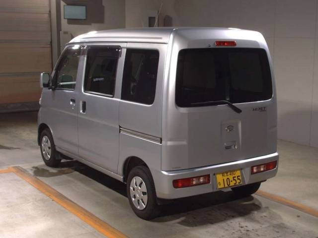 Import and buy DAIHATSU HIJET VAN 2017 from Japan to Nairobi, Kenya