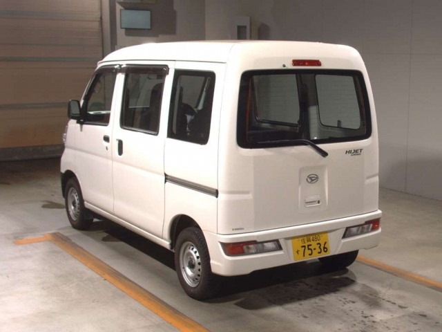 Import and buy DAIHATSU HIJET VAN 2017 from Japan to Nairobi, Kenya