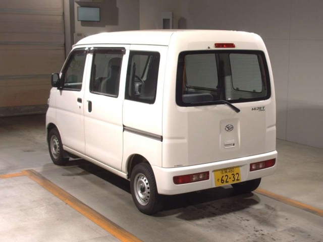 Import and buy DAIHATSU HIJET VAN 2017 from Japan to Nairobi, Kenya