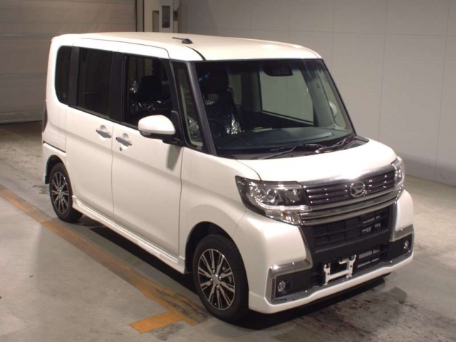 Import and buy DAIHATSU TANTO 2018 from Japan to Nairobi, Kenya