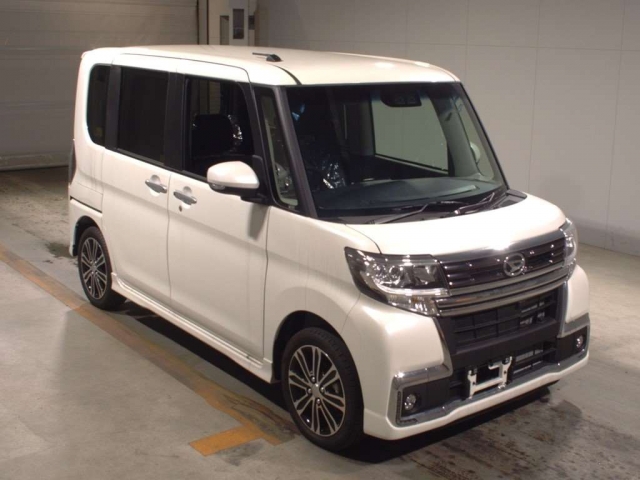 Import and buy DAIHATSU TANTO 2018 from Japan to Nairobi, Kenya