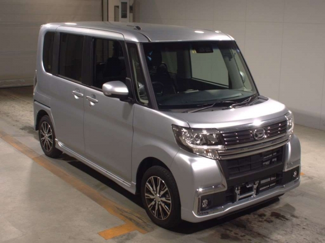 Import and buy DAIHATSU TANTO 2018 from Japan to Nairobi, Kenya