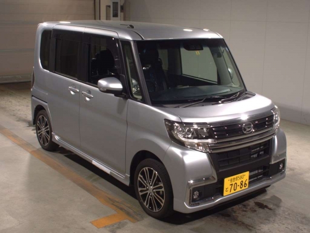 Import and buy DAIHATSU TANTO 2018 from Japan to Nairobi, Kenya