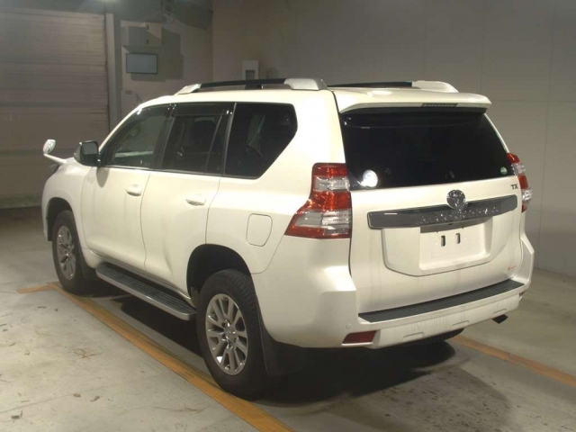 Import and buy TOYOTA LAND CRUISER PRADO 2017 from Japan to Nairobi, Kenya