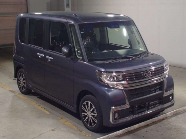 Import and buy DAIHATSU TANTO 2018 from Japan to Nairobi, Kenya