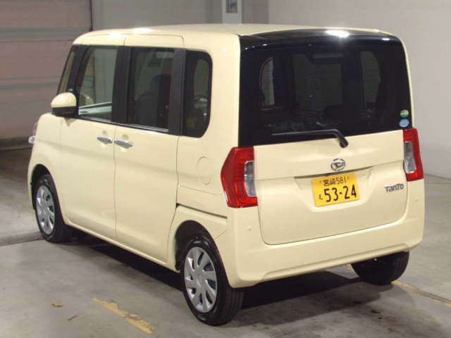 Import and buy DAIHATSU TANTO 2017 from Japan to Nairobi, Kenya