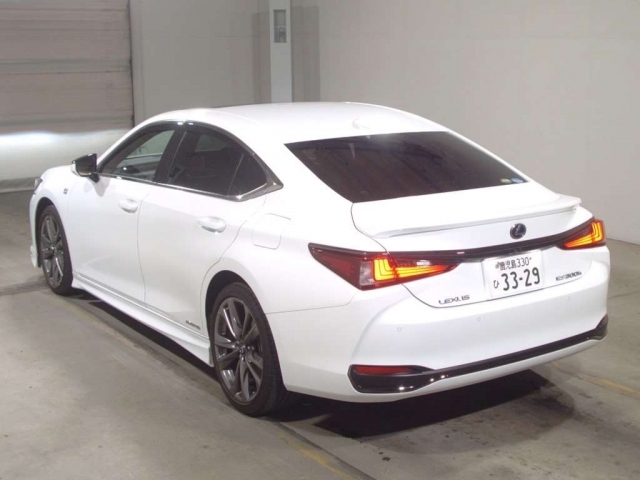 Import and buy LEXUS ES 2019 from Japan to Nairobi, Kenya