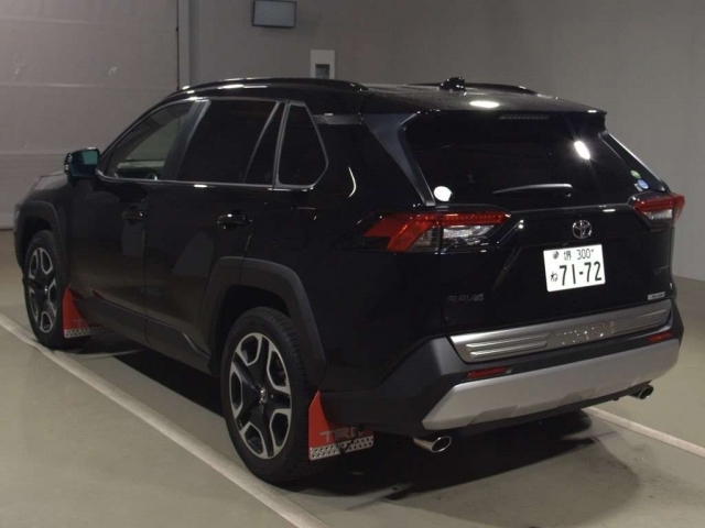 Import and buy TOYOTA RAV4 2019 from Japan to Nairobi, Kenya