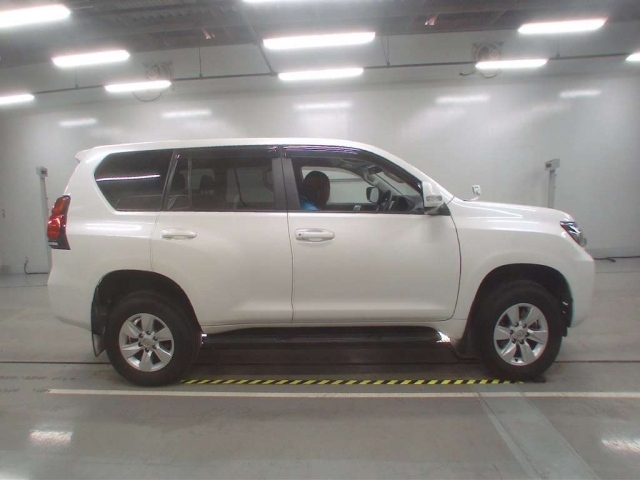 Import and buy TOYOTA LAND CRUISER PRADO 2018 from Japan to Nairobi, Kenya