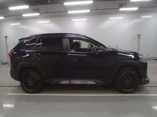 Import and buy TOYOTA RAV4 2020 from Japan to Nairobi, Kenya