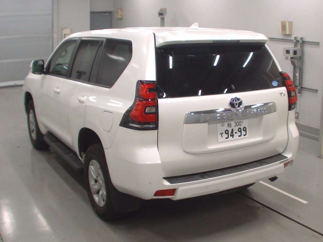 Import and buy TOYOTA LAND CRUISER PRADO 2018 from Japan to Nairobi, Kenya