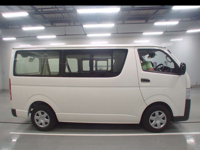 Import and buy TOYOTA HIACE VAN 2018 from Japan to Nairobi, Kenya