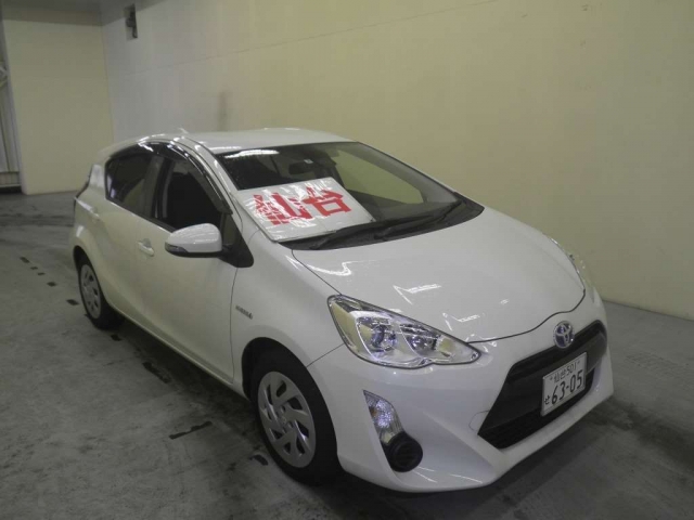 Import and buy TOYOTA AQUA 2017 from Japan to Nairobi, Kenya