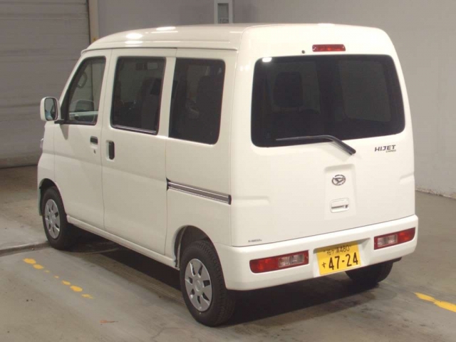 Import and buy DAIHATSU HIJET VAN 2017 from Japan to Nairobi, Kenya