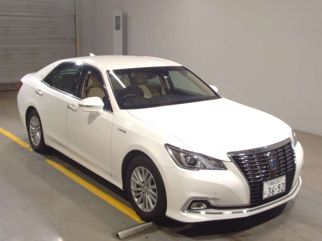 Import and buy TOYOTA CROWN 2017 from Japan to Nairobi, Kenya