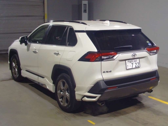 Import and buy TOYOTA RAV4 2019 from Japan to Nairobi, Kenya