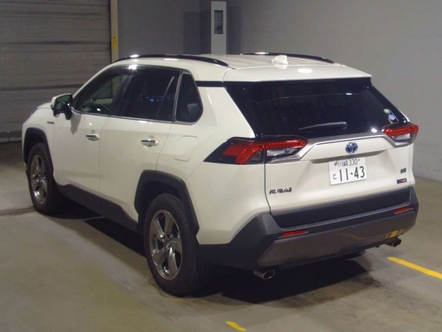 Import and buy TOYOTA RAV4 2019 from Japan to Nairobi, Kenya