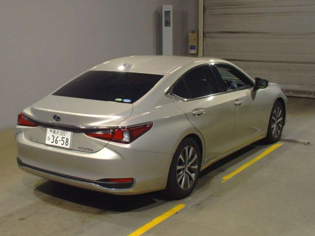 Import and buy LEXUS ES 2019 from Japan to Nairobi, Kenya