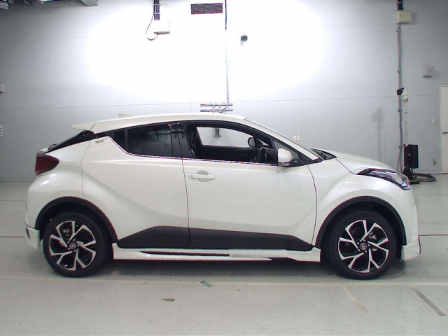 Import and buy TOYOTA C-HR 2018 from Japan to Nairobi, Kenya