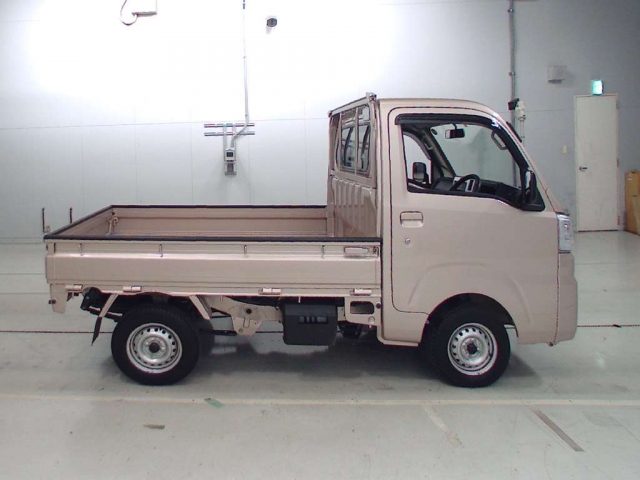 Import and buy DAIHATSU HIJET TRUCK 2017 from Japan to Nairobi, Kenya