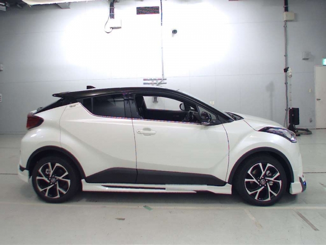 Import and buy TOYOTA C-HR 2018 from Japan to Nairobi, Kenya