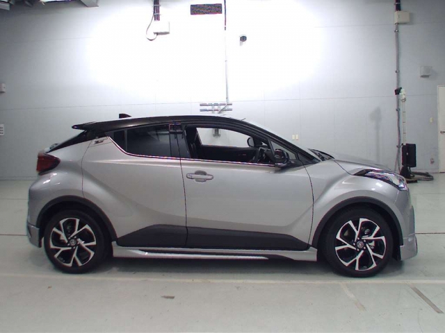 Import and buy TOYOTA C-HR 2018 from Japan to Nairobi, Kenya