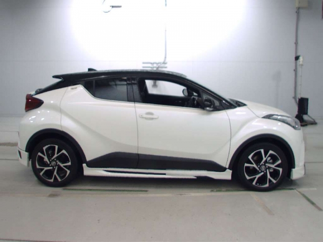 Import and buy TOYOTA C-HR 2018 from Japan to Nairobi, Kenya