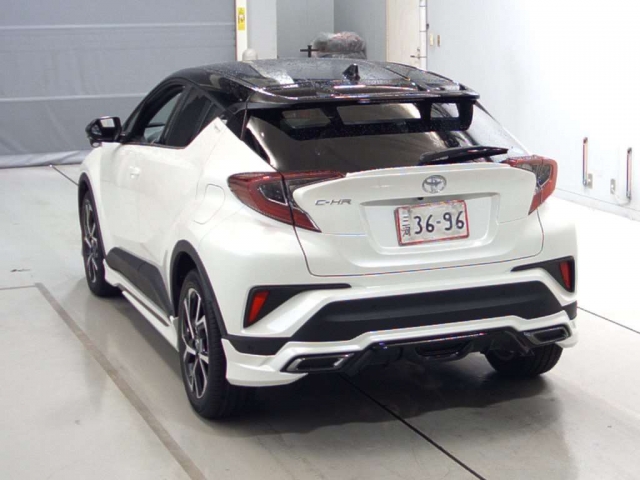 Import and buy TOYOTA C-HR 2018 from Japan to Nairobi, Kenya