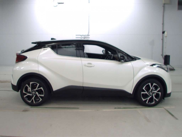 Import and buy TOYOTA C-HR 2018 from Japan to Nairobi, Kenya