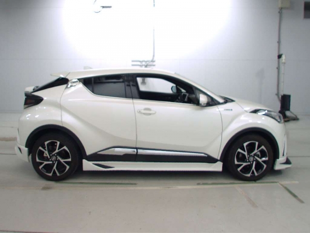 Import and buy TOYOTA C-HR 2017 from Japan to Nairobi, Kenya