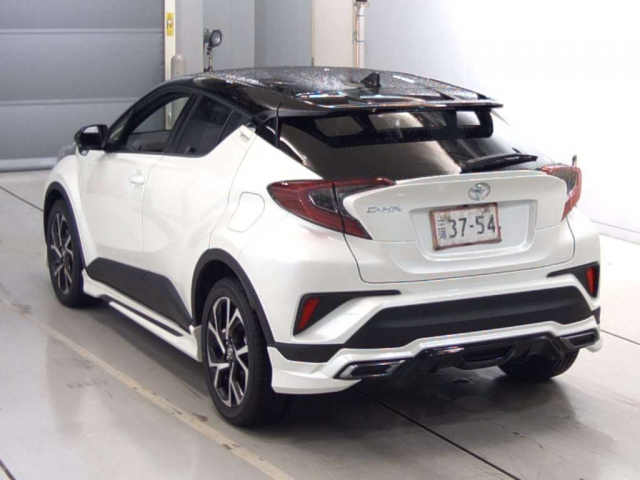 Import and buy TOYOTA C-HR 2018 from Japan to Nairobi, Kenya