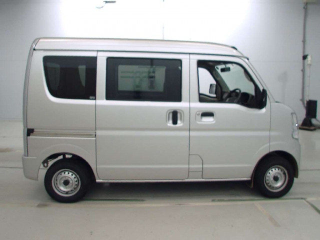 Import and buy NISSAN CLIPPER VAN 2018 from Japan to Nairobi, Kenya