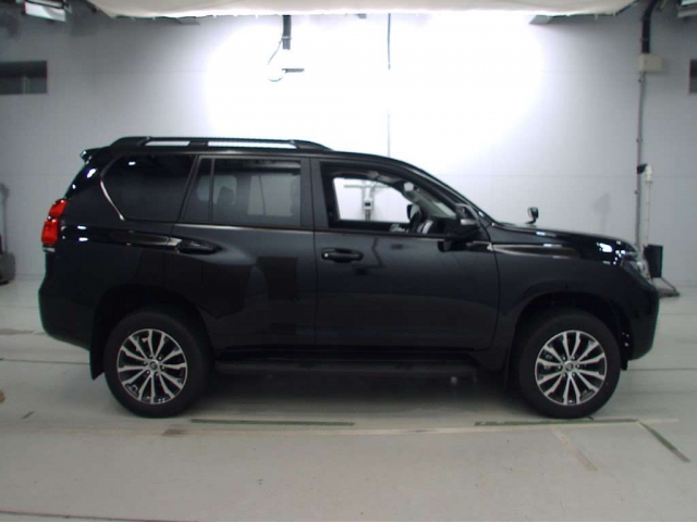 Import and buy TOYOTA LAND CRUISER PRADO 2018 from Japan to Nairobi, Kenya