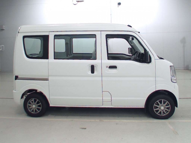 Import and buy NISSAN CLIPPER VAN 2017 from Japan to Nairobi, Kenya