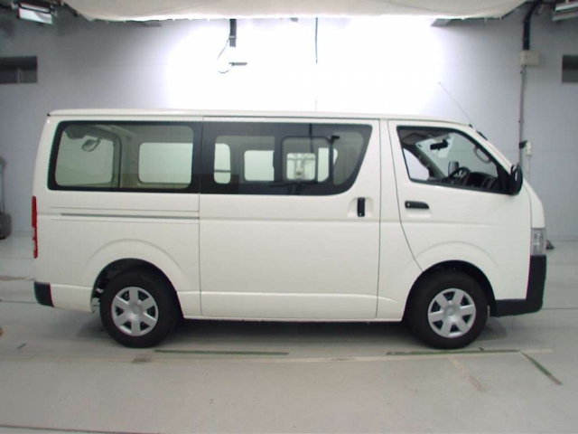 Import and buy TOYOTA HIACE VAN 2017 from Japan to Nairobi, Kenya