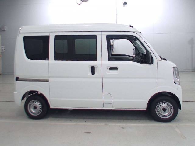 Import and buy NISSAN CLIPPER VAN 2018 from Japan to Nairobi, Kenya