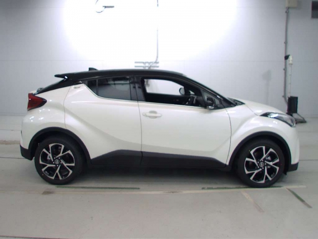 Import and buy TOYOTA C-HR 2018 from Japan to Nairobi, Kenya