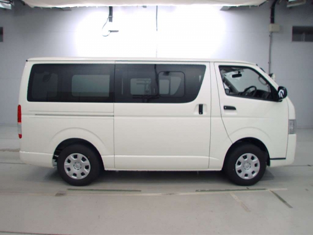 Import and buy TOYOTA HIACE VAN 2018 from Japan to Nairobi, Kenya