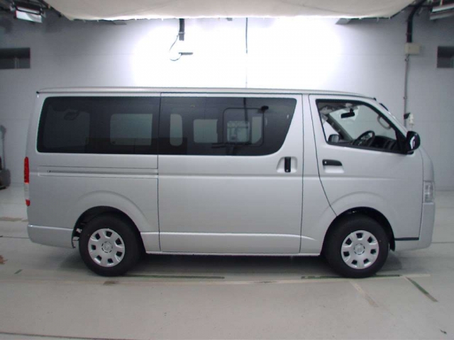 Import and buy TOYOTA HIACE VAN 2018 from Japan to Nairobi, Kenya