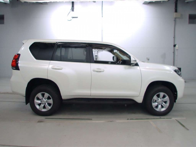 Import and buy TOYOTA LAND CRUISER PRADO 2018 from Japan to Nairobi, Kenya