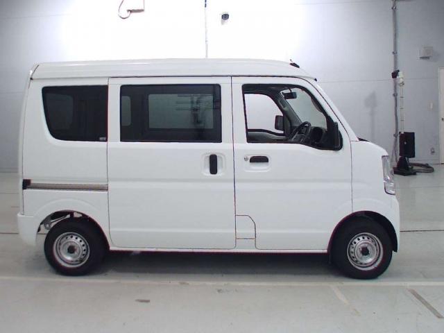 Import and buy NISSAN CLIPPER VAN 2018 from Japan to Nairobi, Kenya