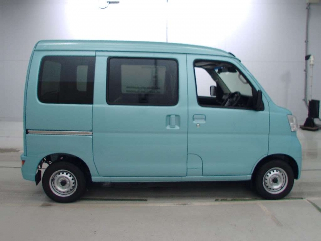 Import and buy DAIHATSU HIJET VAN 2017 from Japan to Nairobi, Kenya