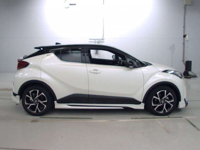 Import and buy TOYOTA C-HR 2018 from Japan to Nairobi, Kenya