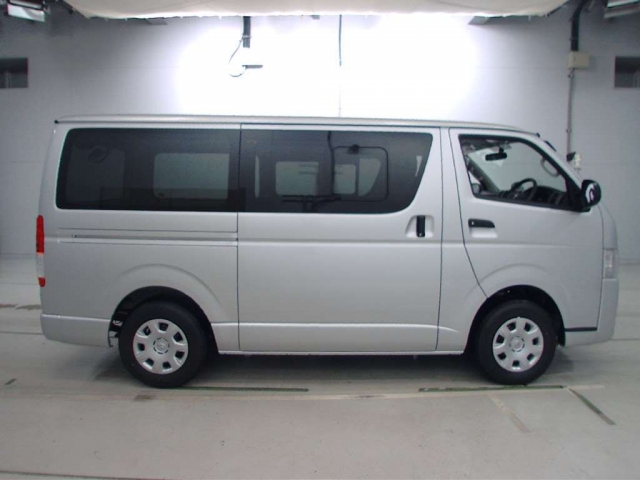 Import and buy TOYOTA HIACE VAN 2018 from Japan to Nairobi, Kenya